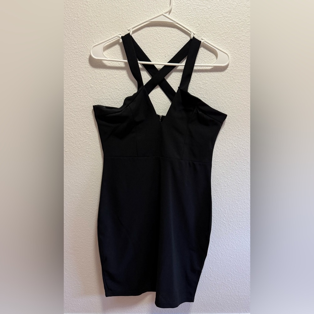 BLACK LOW CUT DRESS WITH CRISS CROSSED BACK